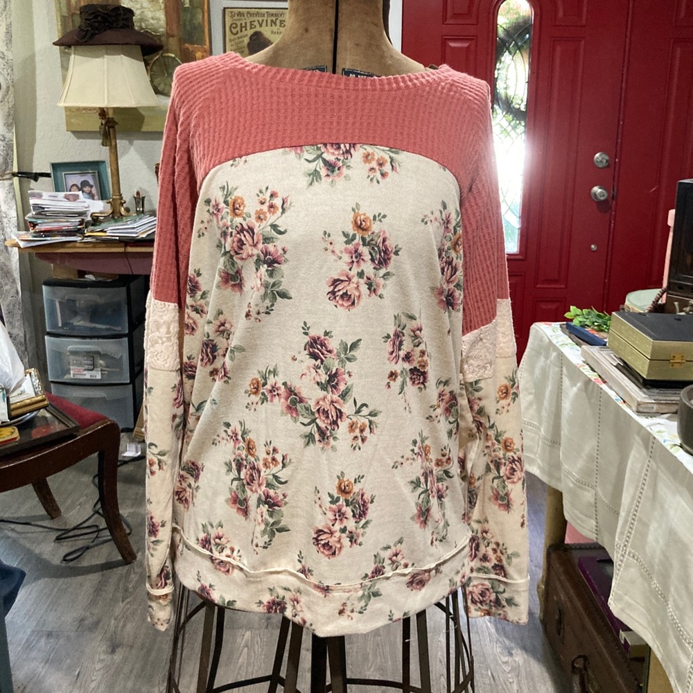 NWT Knox Rose long sleeve top with thermal detail.